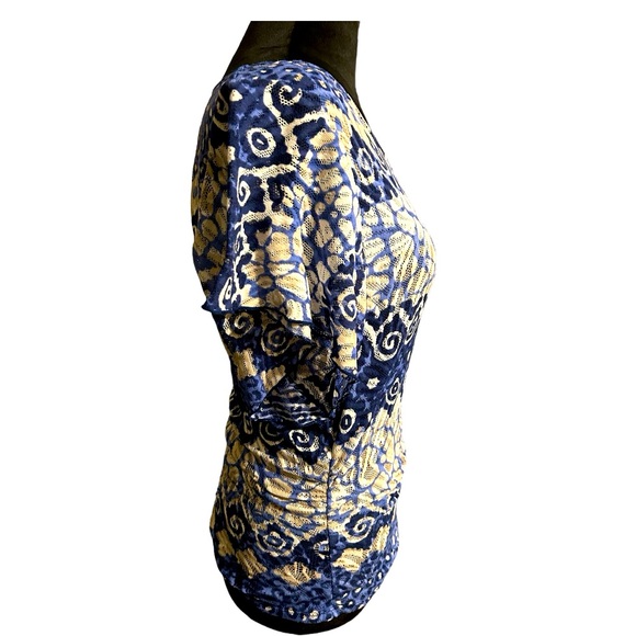 JM Collection great blue, gold & white short sleeve shirt in size PM. EUC. - Picture 2 of 4